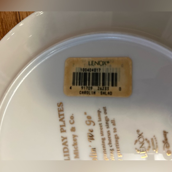 Lenox Disney Holiday “A Carolin’ We Go” Collectible Plate - Picture 9 of 9